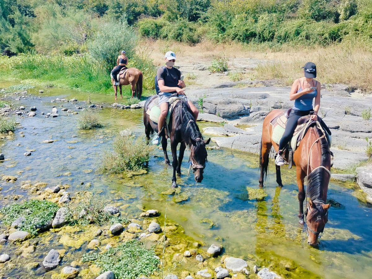 Trekking a cavallo nel Parco Fluviale dell’Alcantara