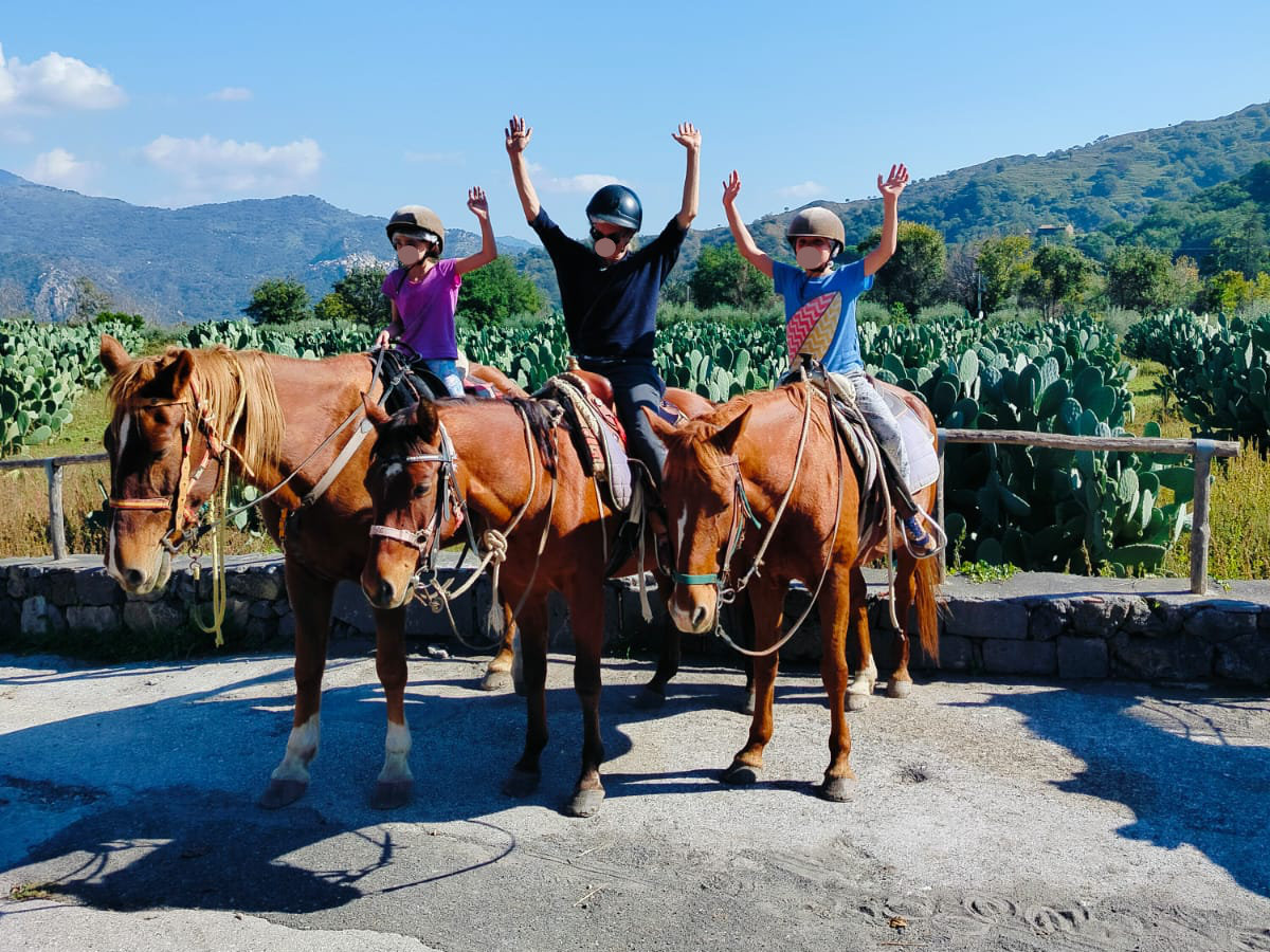 Trekking a cavallo nel Parco Fluviale dell’Alcantara