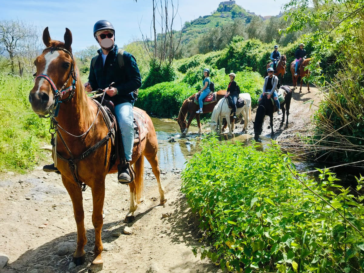 Escursione a cavallo con degustazione in cantina nel Parco Fluviale dell’Alcantara