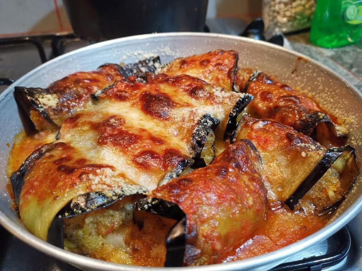 Un viaggio nei sapori siciliani: cucina, tradizione e convivialità