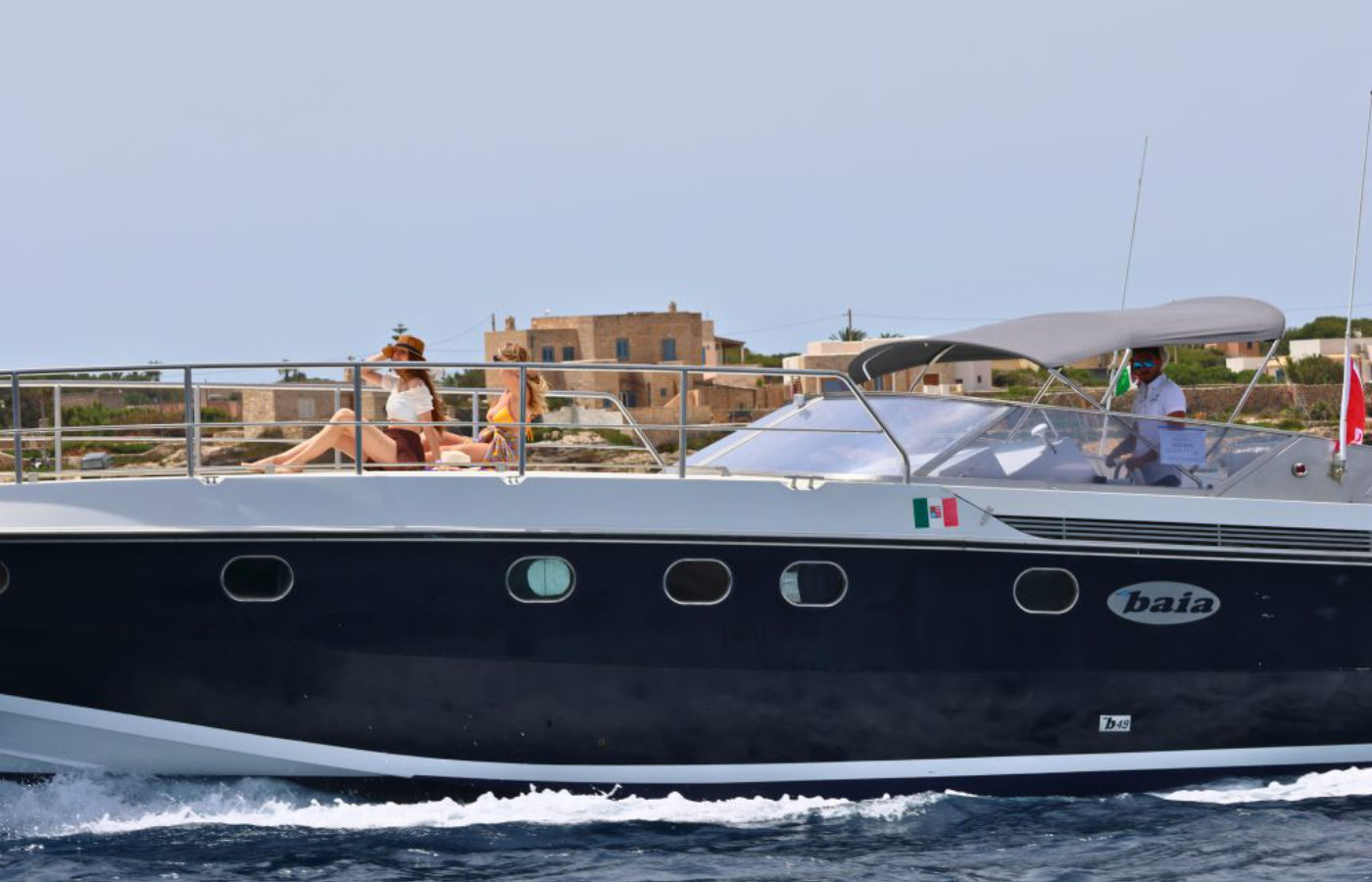 Favignana e Levanzo in Yacht: escursione esclusiva tra le Isole Egadi