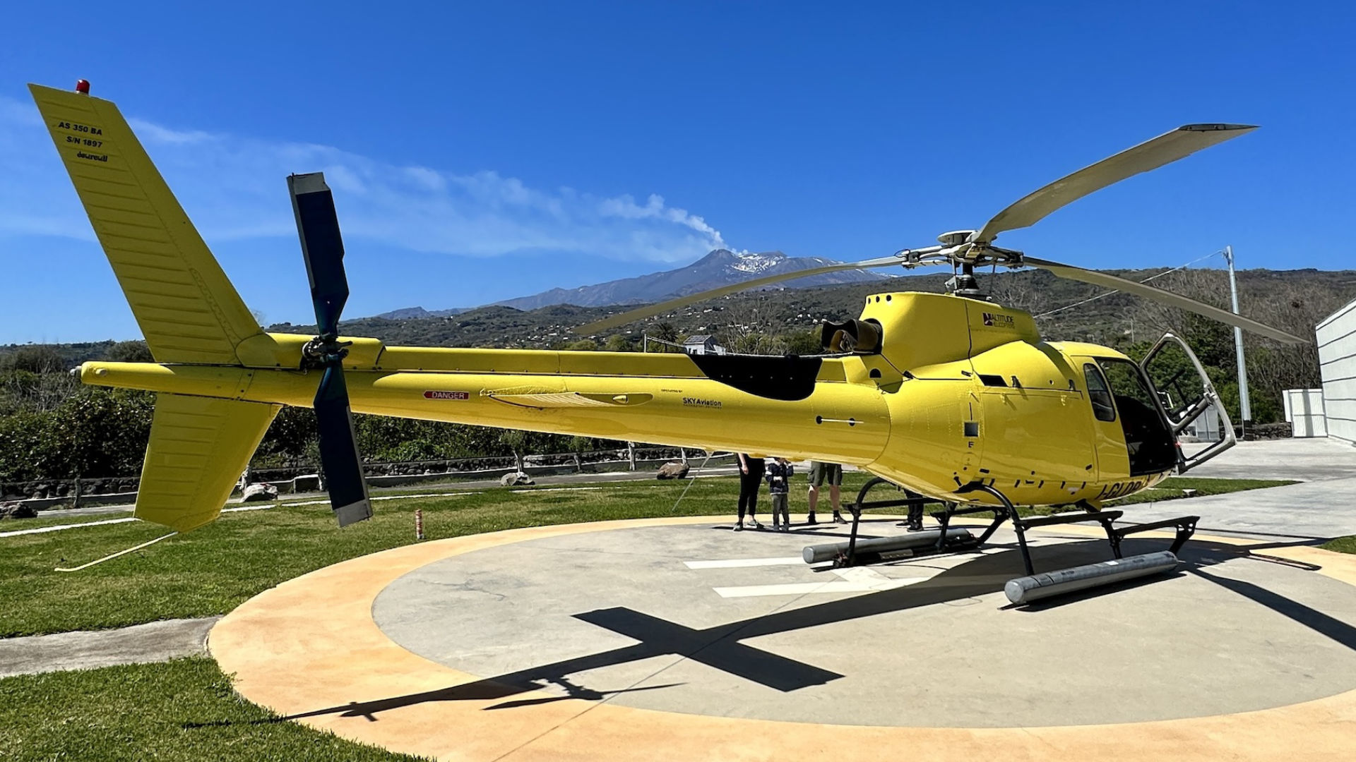 Sfiorando il Gigante: Tour Privato in Elicottero sull’Etna