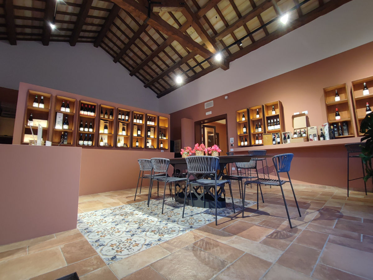 Amunì in Cantina: Visita Guidata Degustazione 3 Vini